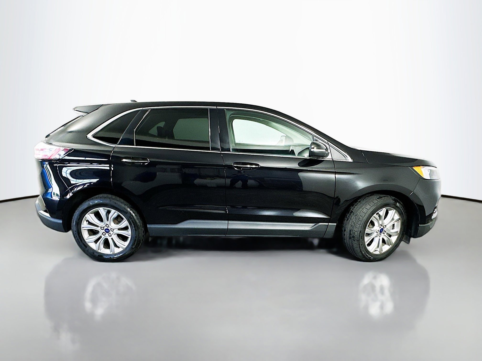 2022 Ford Edge Titanium photo 8