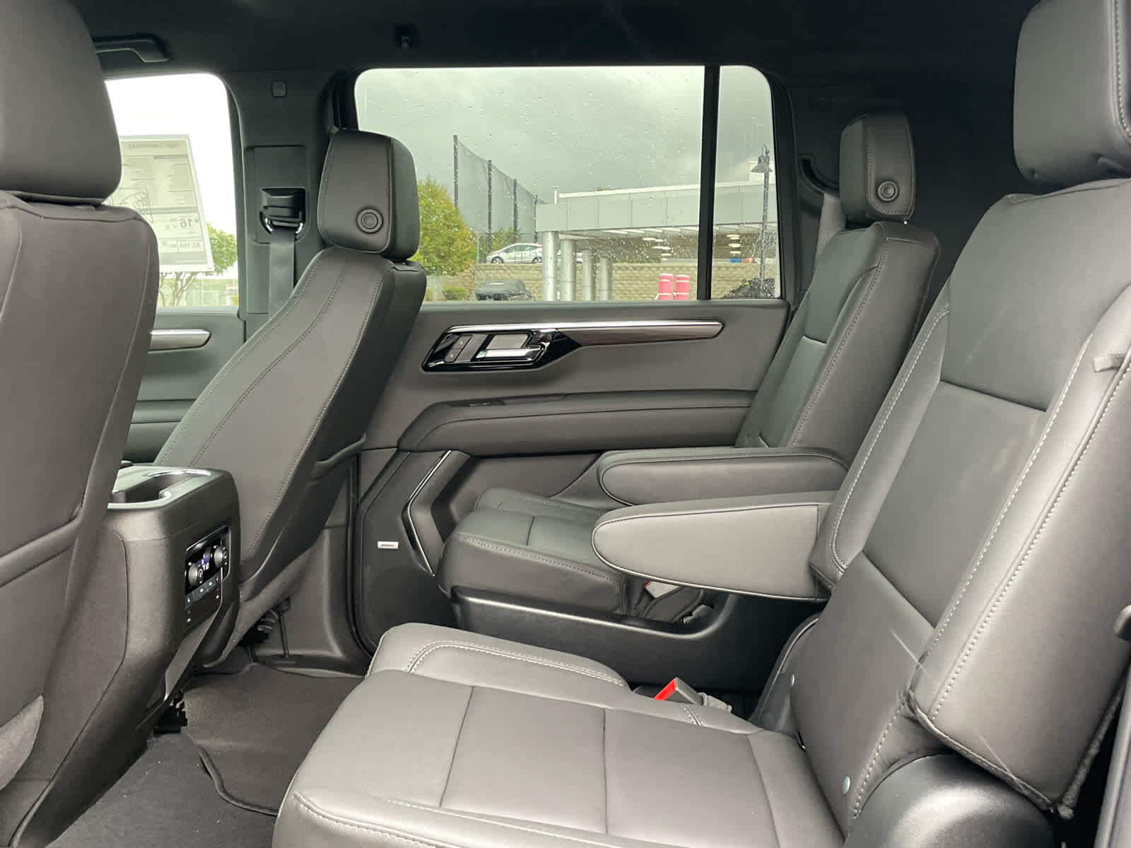 2026 Chevrolet Suburban Z71 photo 18