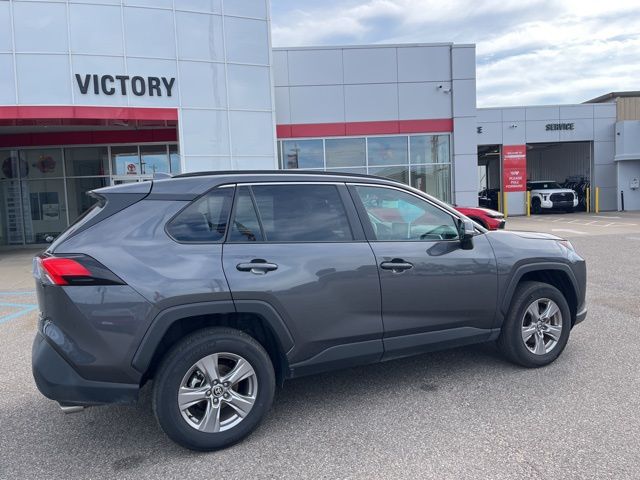 2025 Toyota RAV4 XLE photo 4