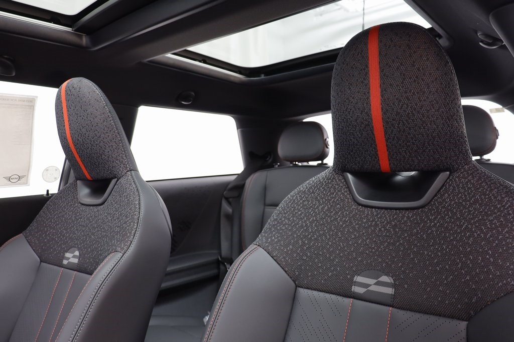 2025 Mini Cooper 2 Door Hardtop Iconic photo 15