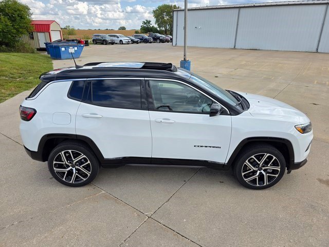 2025 Jeep Compass Limited photo 8