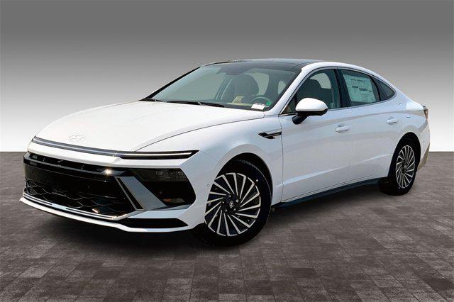 2025 Hyundai Sonata Hybrid Limited photo 2