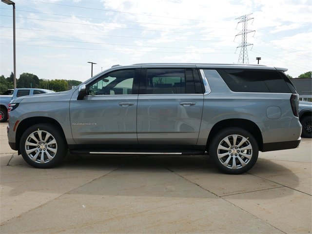 2025 Chevrolet Suburban Premier photo 4