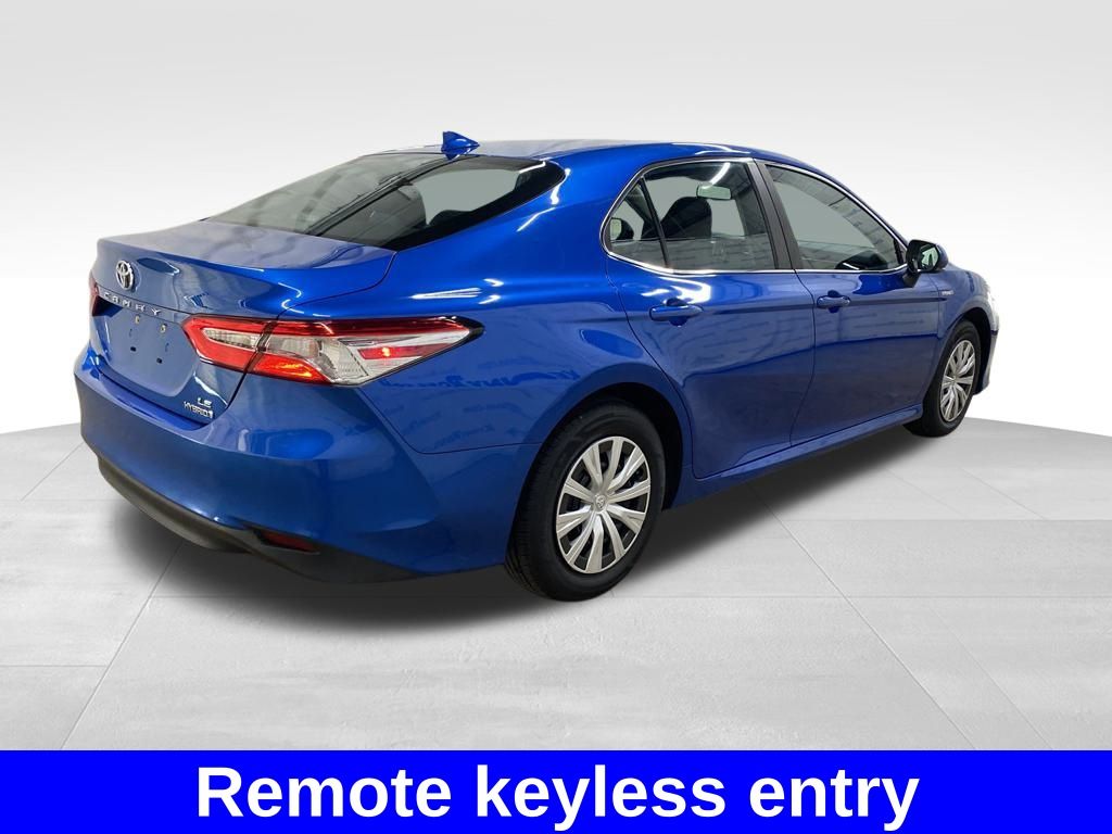 2019 Toyota Camry Hybrid LE photo 3
