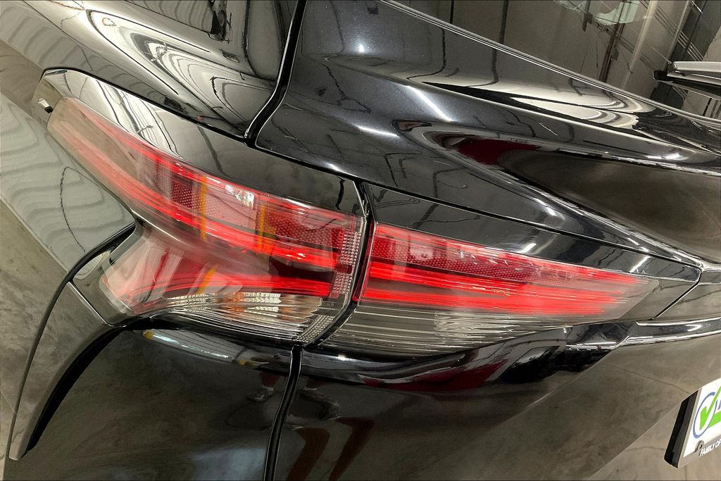 2021 Toyota Sienna XLE photo 30