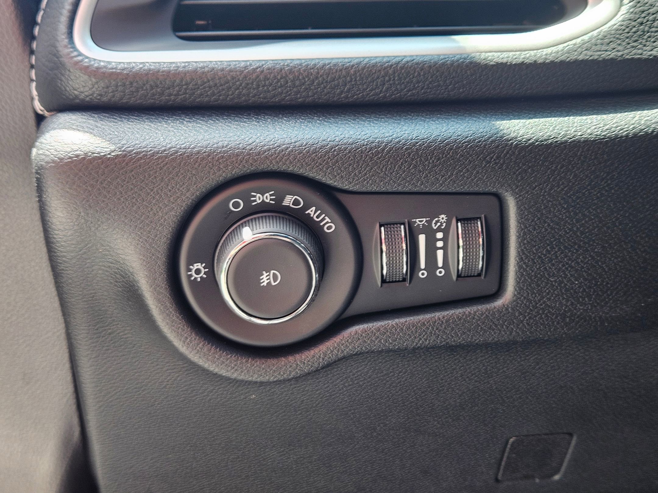 2025 Chrysler Pacifica photo 16