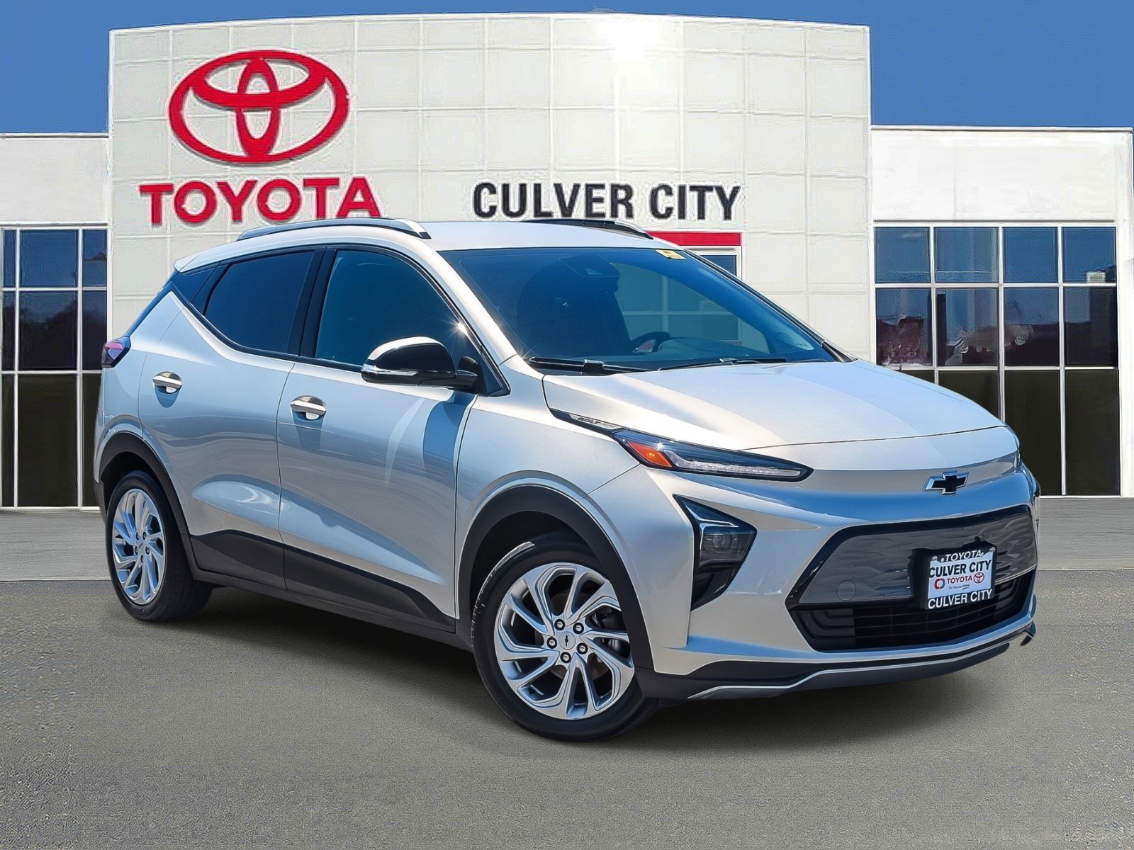Used 2023 Chevrolet Bolt EUV LT with VIN 1G1FY6S09P4138201 for sale in Culver City, CA