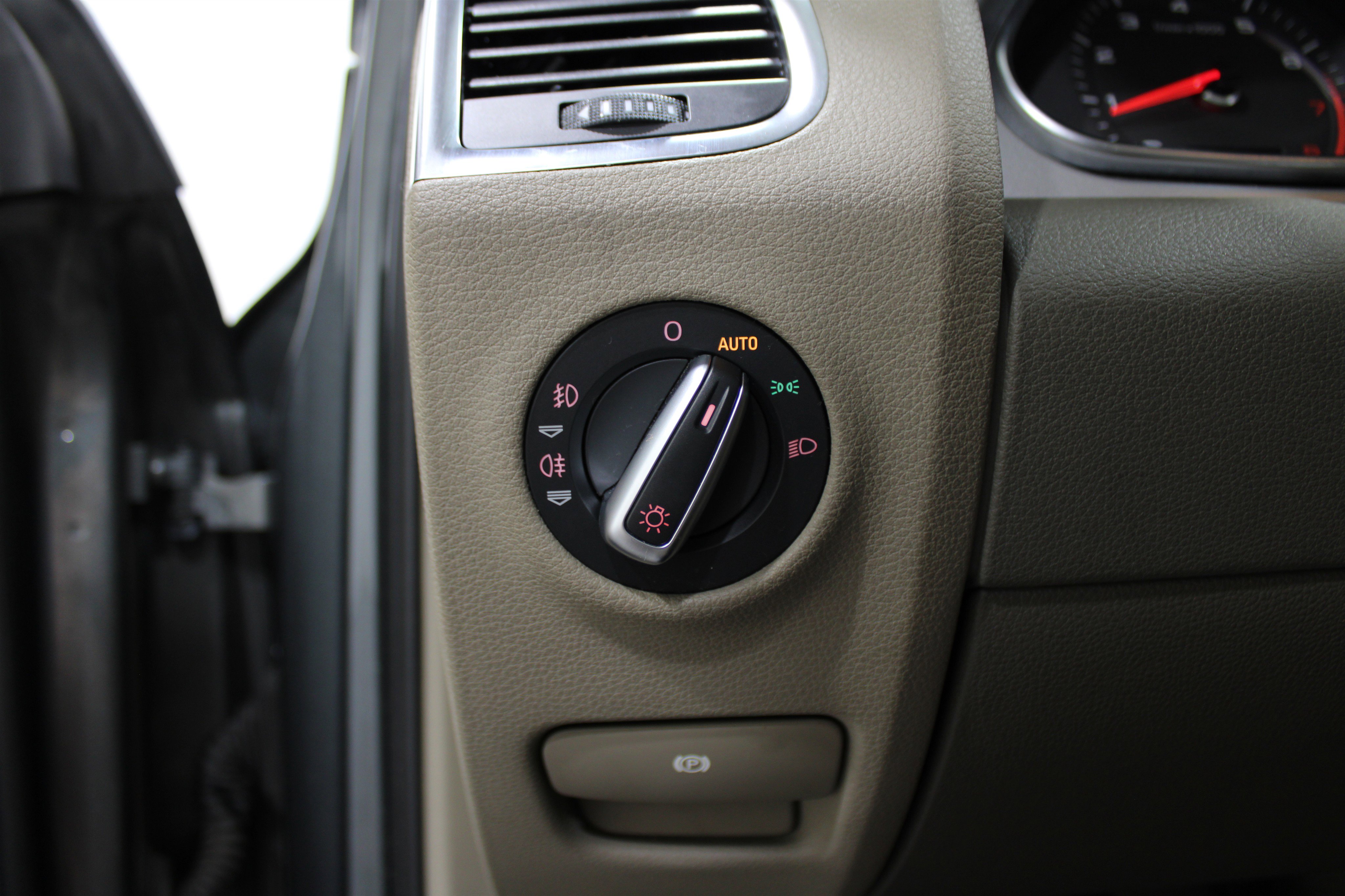 2012 Audi Q7 3.0T Premium Plus photo 2