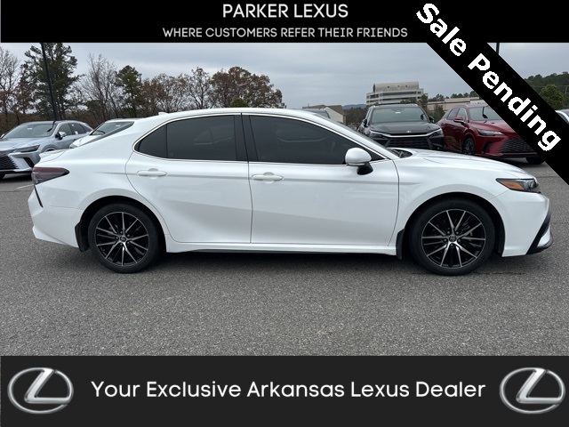 2023 Toyota Camry SE's photo