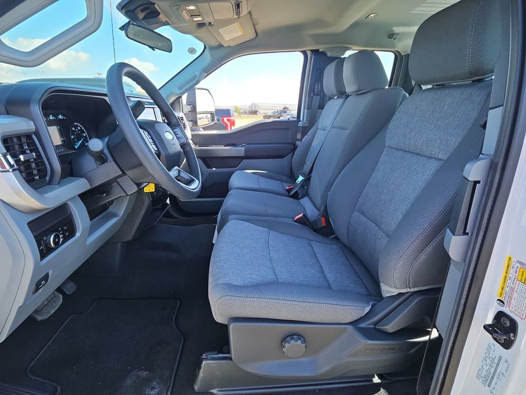 2025 Ford F-350 photo 24