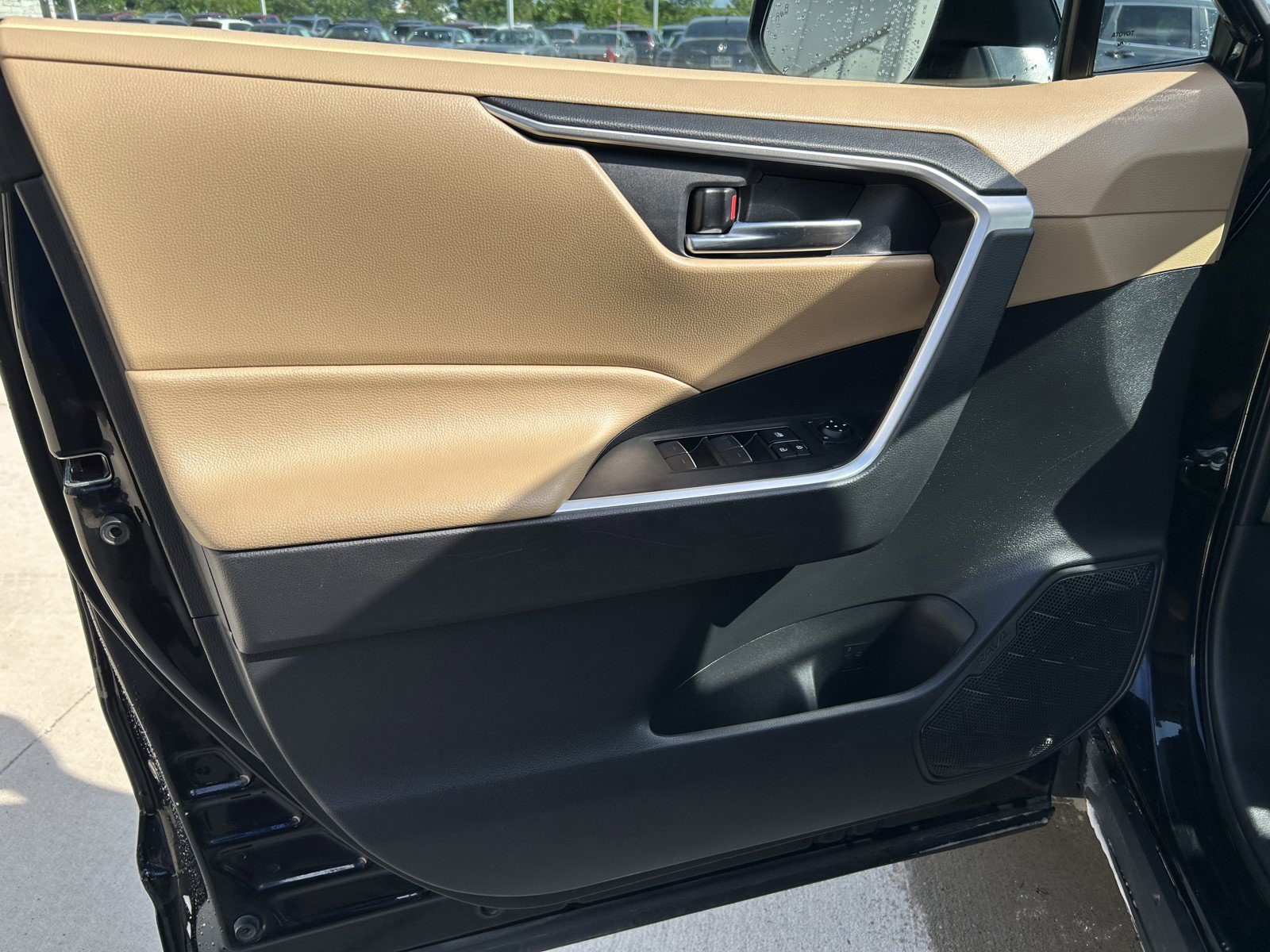 2022 Toyota RAV4 Hybrid XLE photo 10