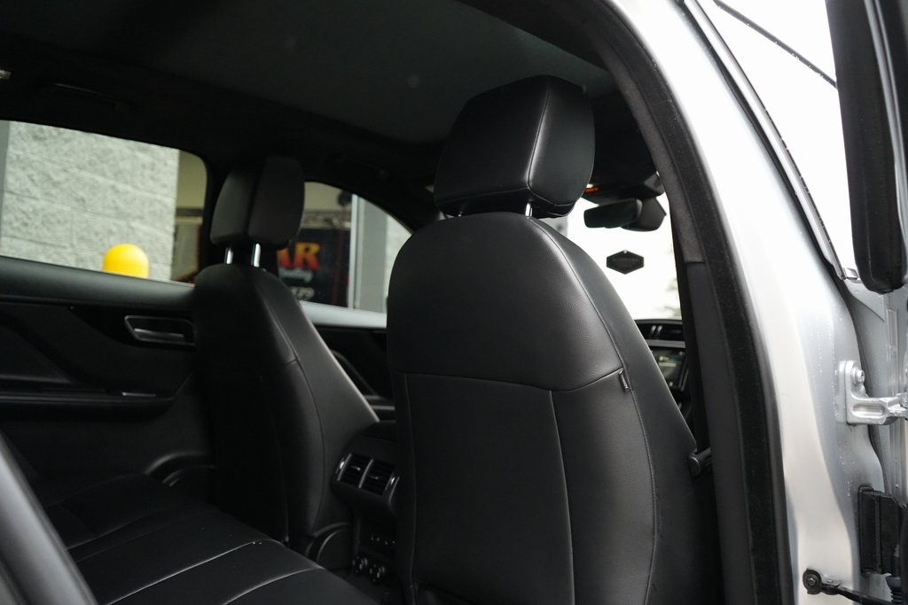 2020 Jaguar F-PACE Premium photo 33