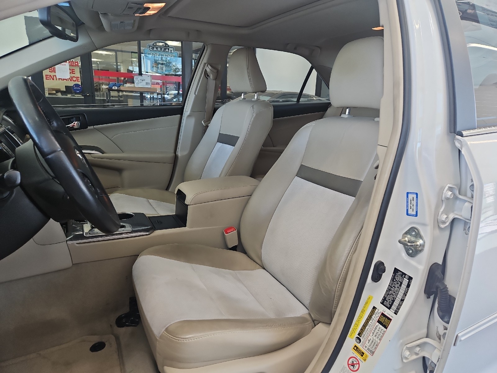 Used 2013 WHITE Toyota XLE image 8