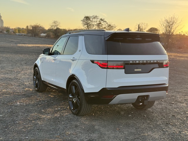 2025 Land Rover Discovery Metropolitan Edition photo 2