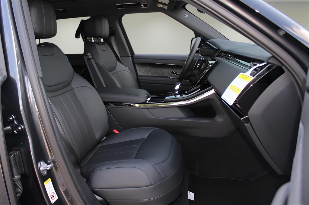 2025 Land Rover Range Rover Sport SE photo 16