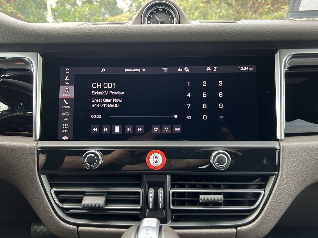 2025 Porsche Macan Base photo 20