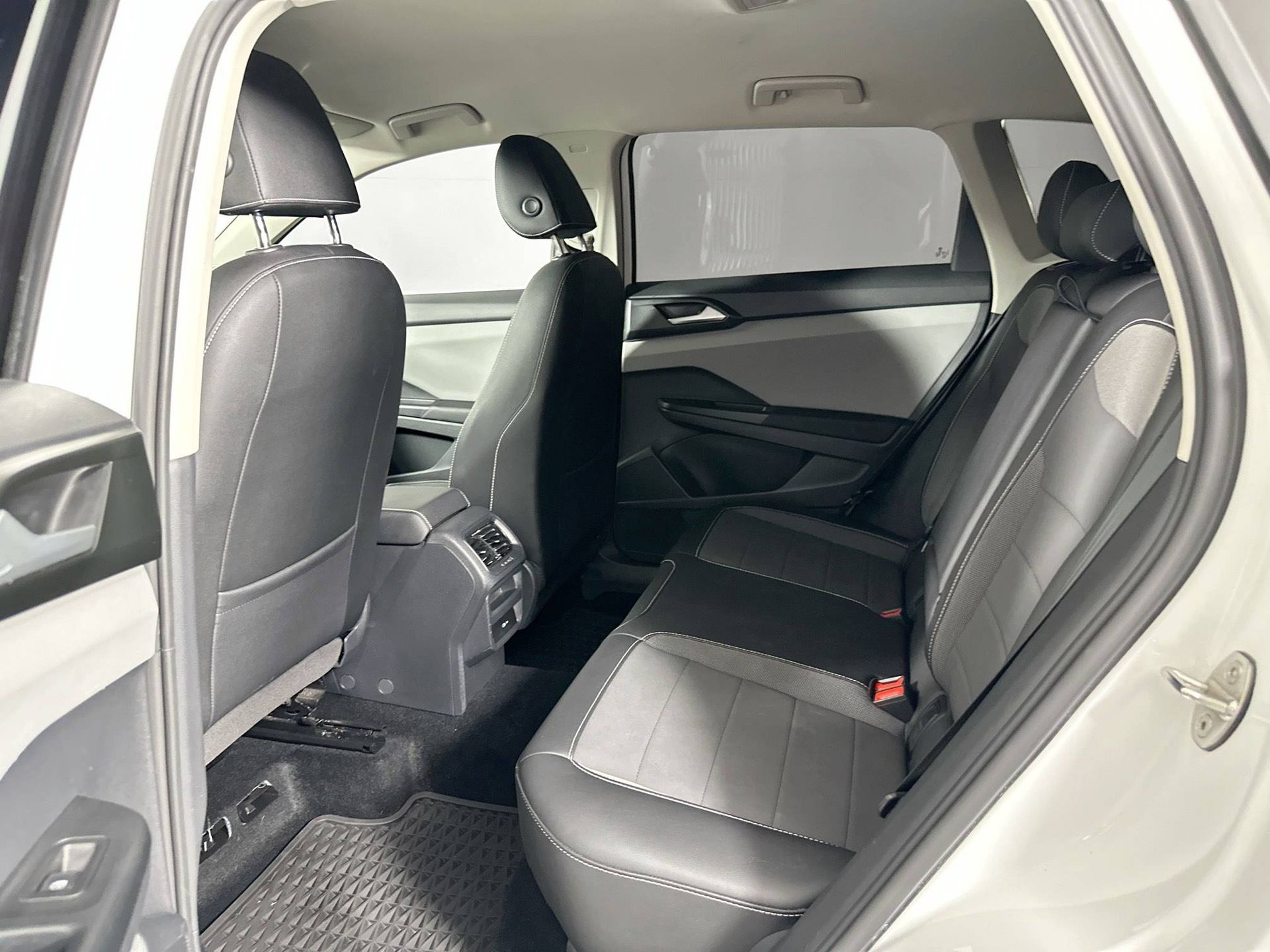 2022 Volkswagen Taos SE photo 17