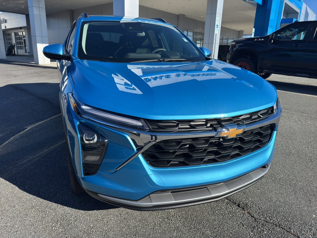 2026 Chevrolet Trax LT photo 2