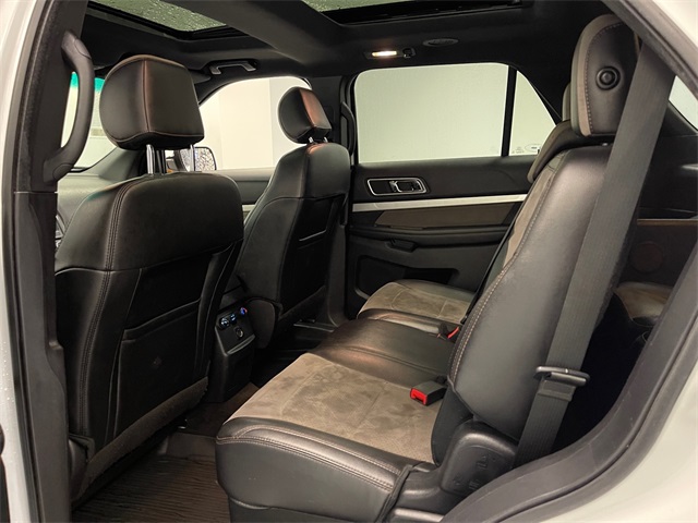 2017 Ford Explorer XLT photo 3