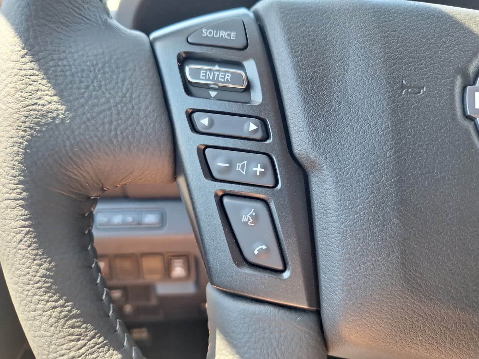 2025 Nissan Frontier Crew Cab SV photo 13