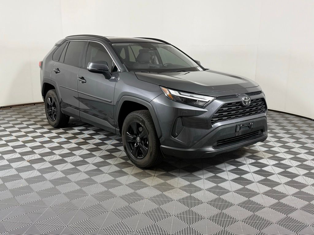 2023 Toyota RAV4 XLE's photo