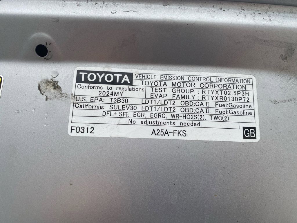 2024 Toyota RAV4 XLE photo 31