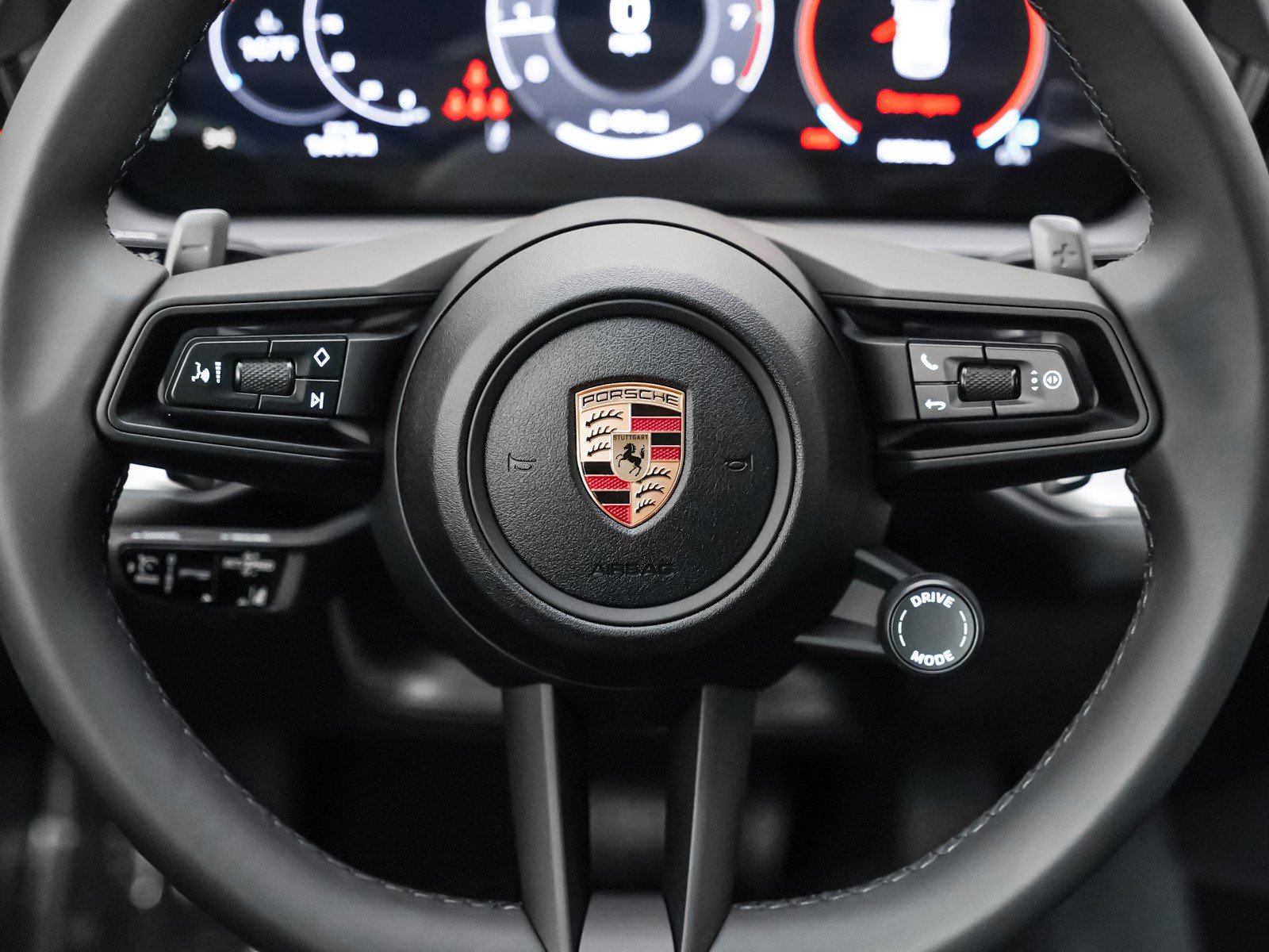 2025 Porsche Cayenne photo 16
