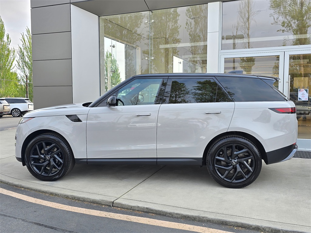 2025 Land Rover Range Rover Sport SE photo 4