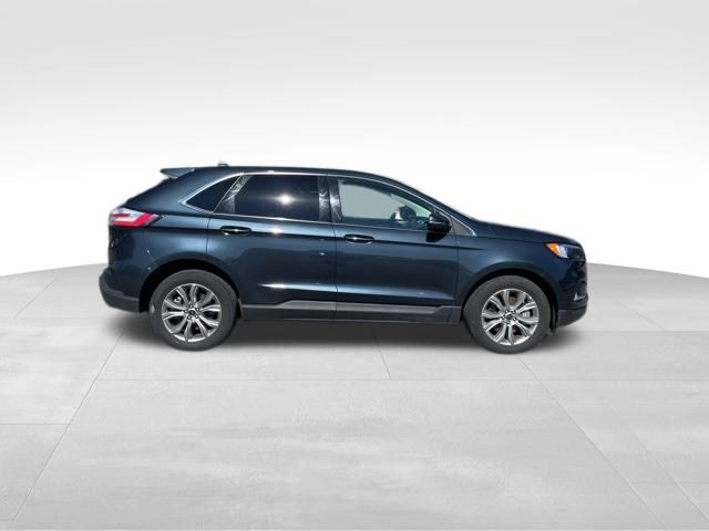 2024 Ford Edge Titanium photo 2
