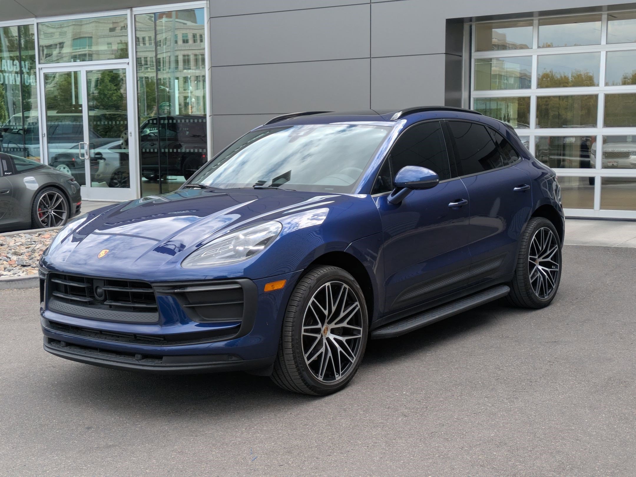 2023 Porsche Macan T photo 8