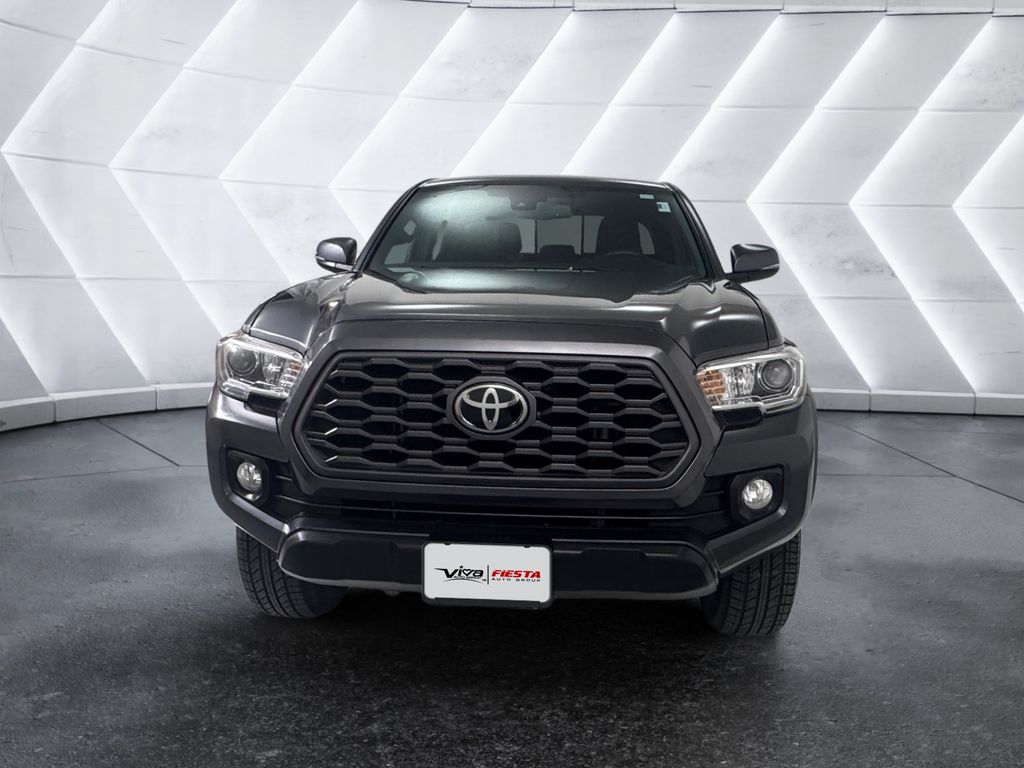2022 Toyota Tacoma TRD Off-Road photo 2