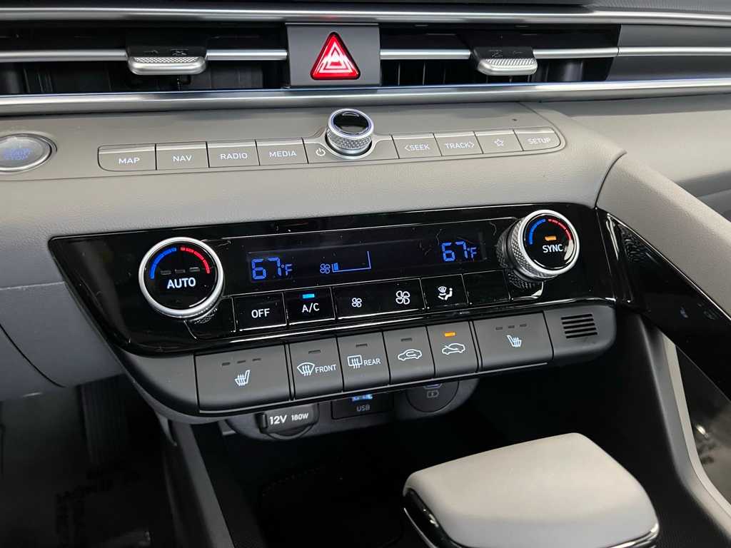 2025 Hyundai Elantra SEL Convenience photo 20