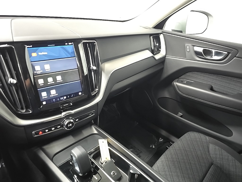 2023 Volvo XC60 B5 Core photo 25