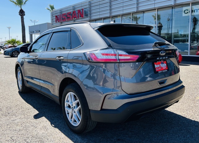 2021 Ford Edge SE photo 3