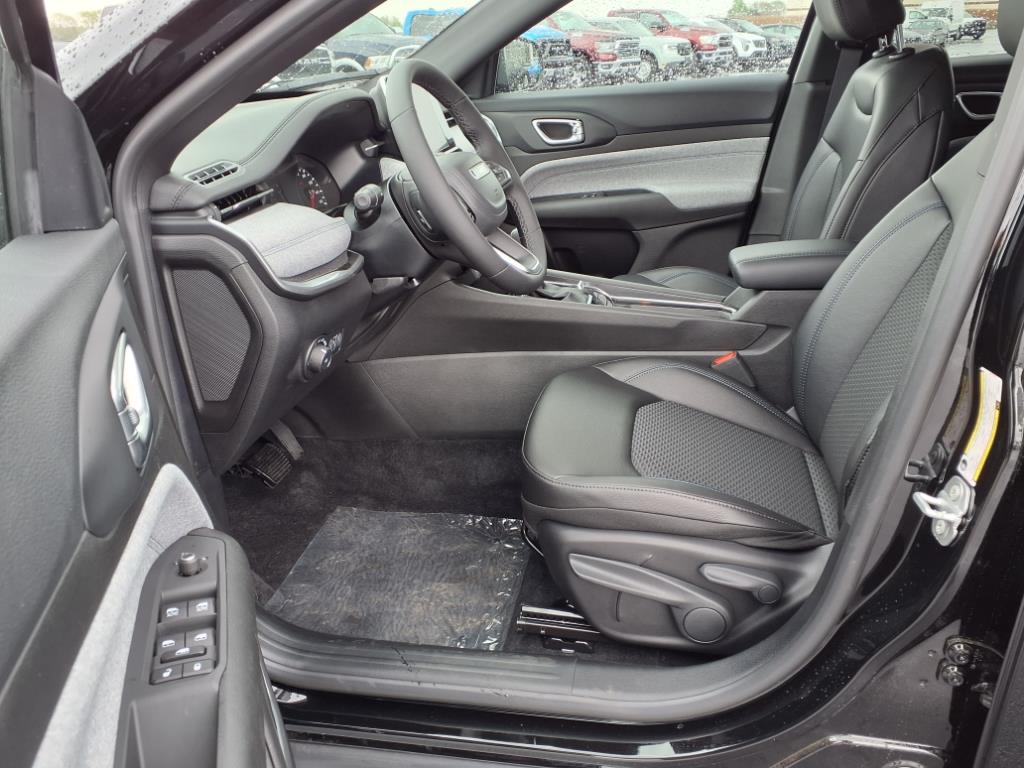 2025 Jeep Compass Latitude photo 15