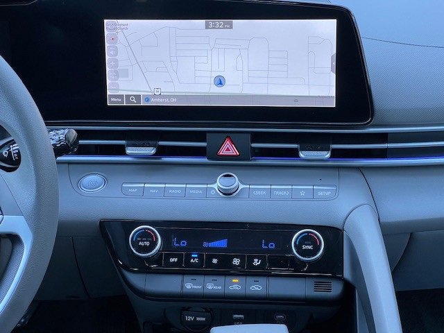 2024 Hyundai Elantra SEL photo 19