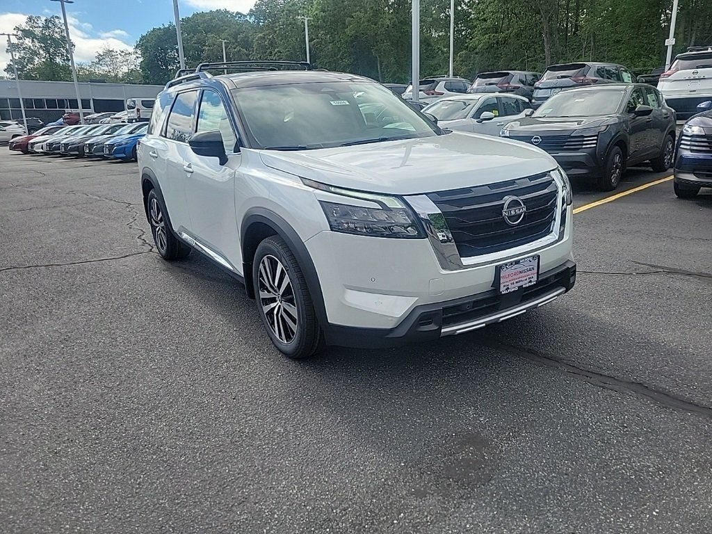 2025 Nissan Pathfinder Platinum photo 5