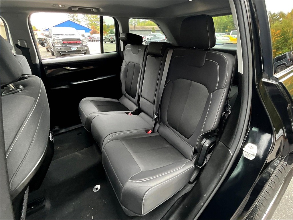 2023 Jeep Grand Cherokee Laredo photo 15