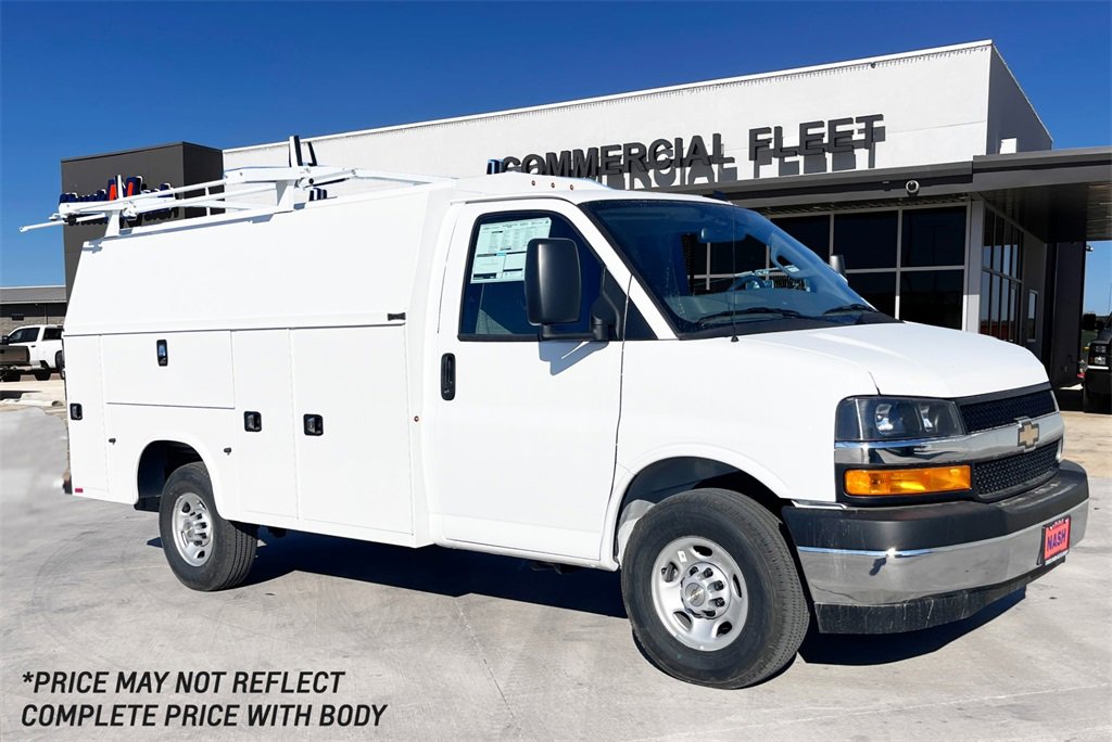 2025 Chevrolet Express Cutaway Base's photo