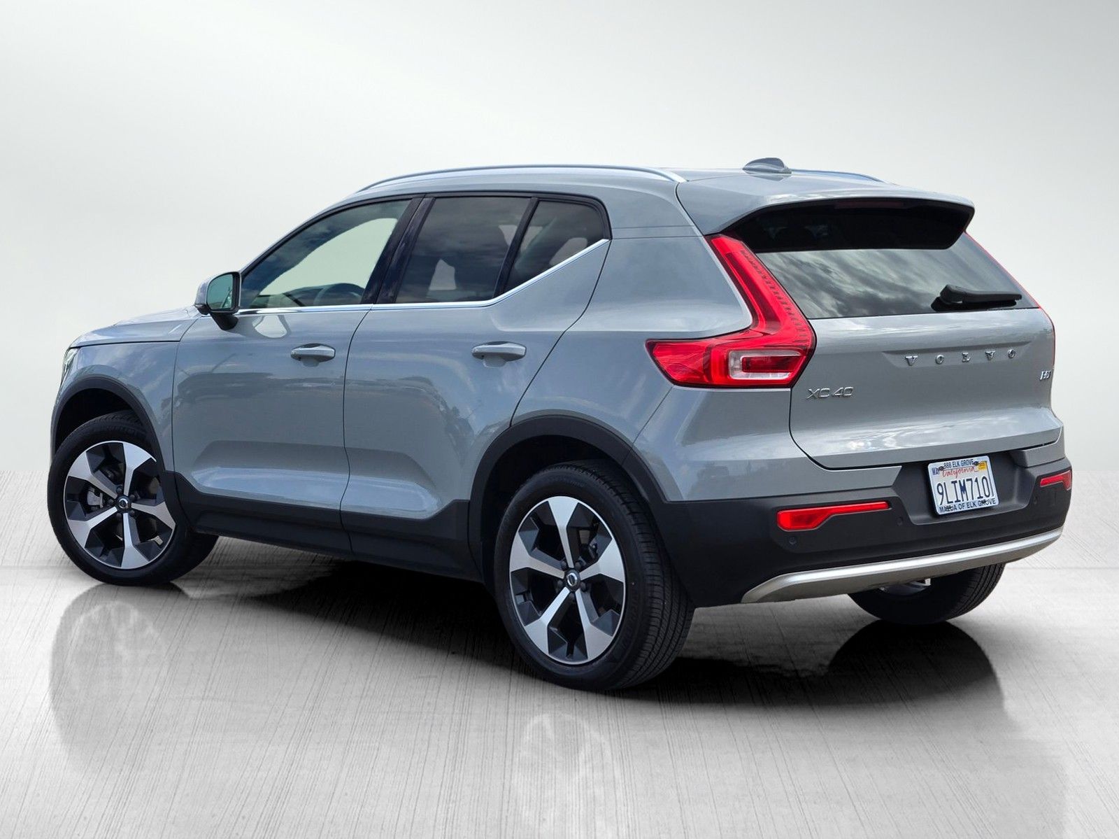 2024 Volvo XC40 AWD Plus photo 5