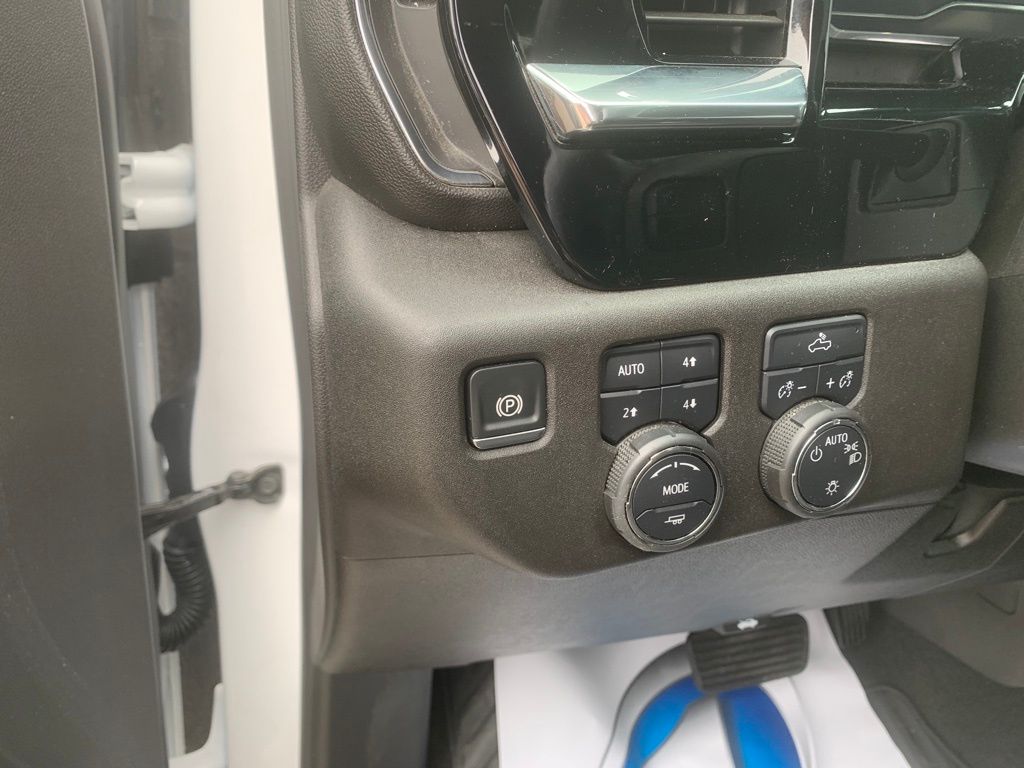 2024 Chevrolet Silverado 1500 LT photo 12