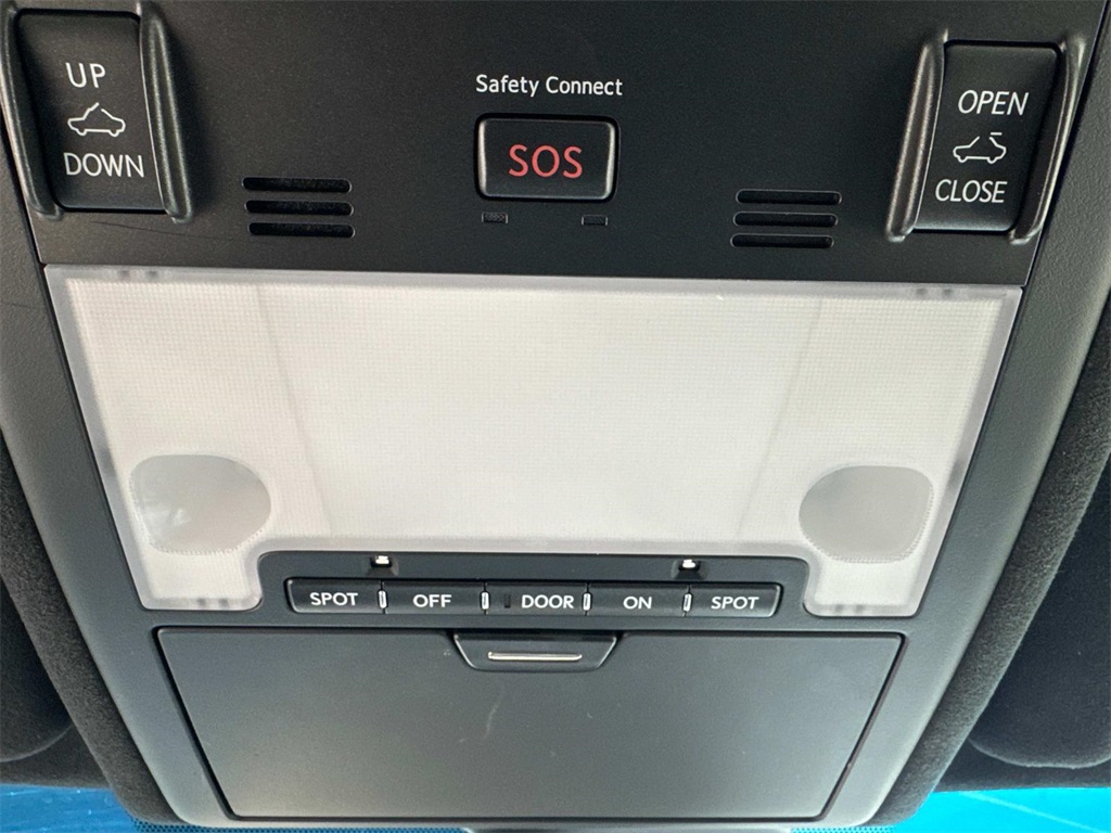 2013 Lexus LS 460 photo 21