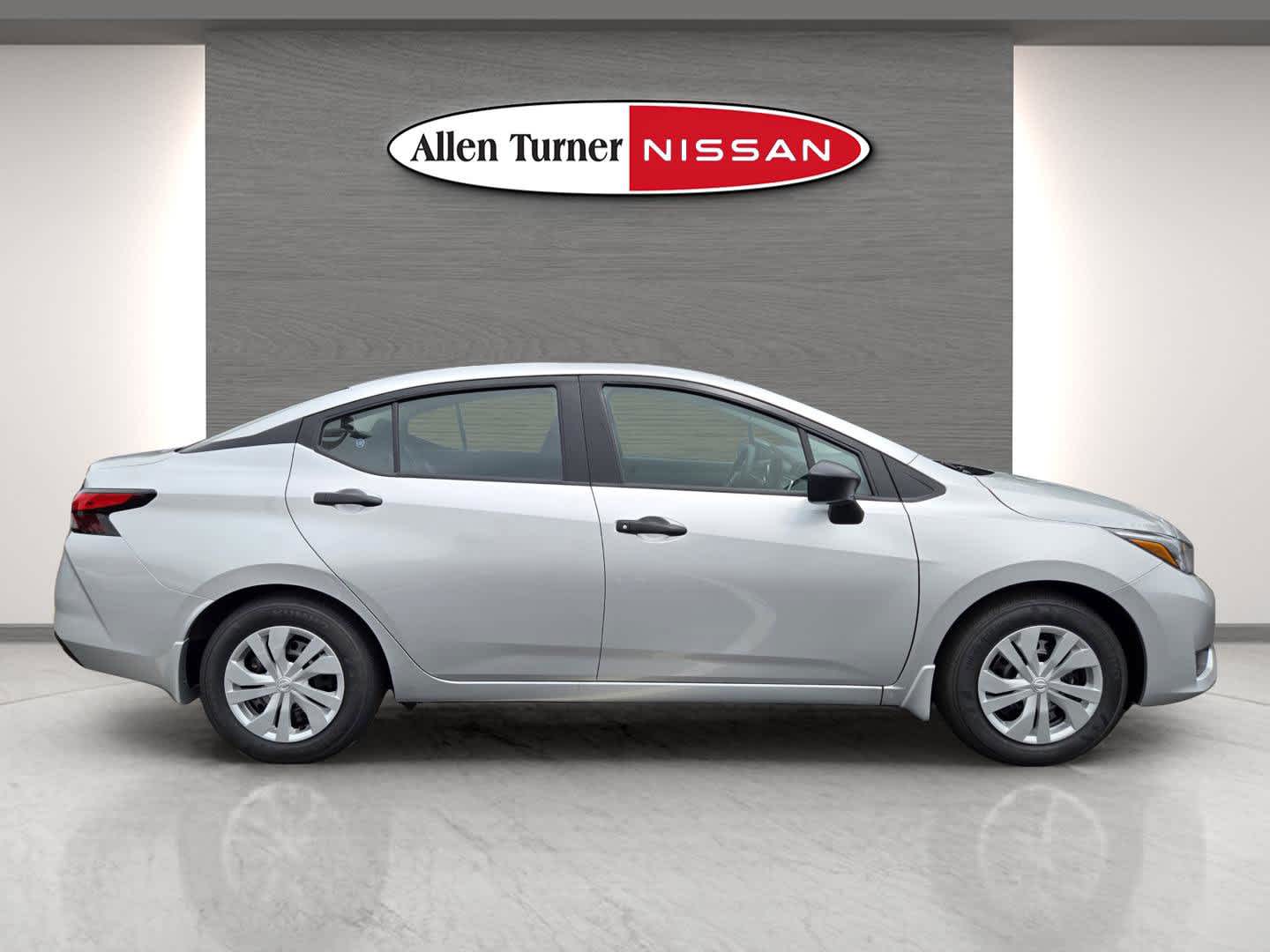 2025 Nissan Versa S photo 5