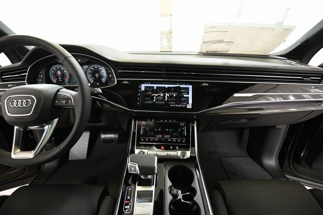 2026 Audi Q7 55 Prestige photo 2