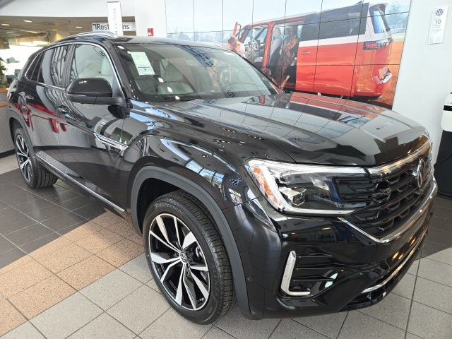 2025 Volkswagen Atlas Cross Sport SEL Premium R-Line photo 2