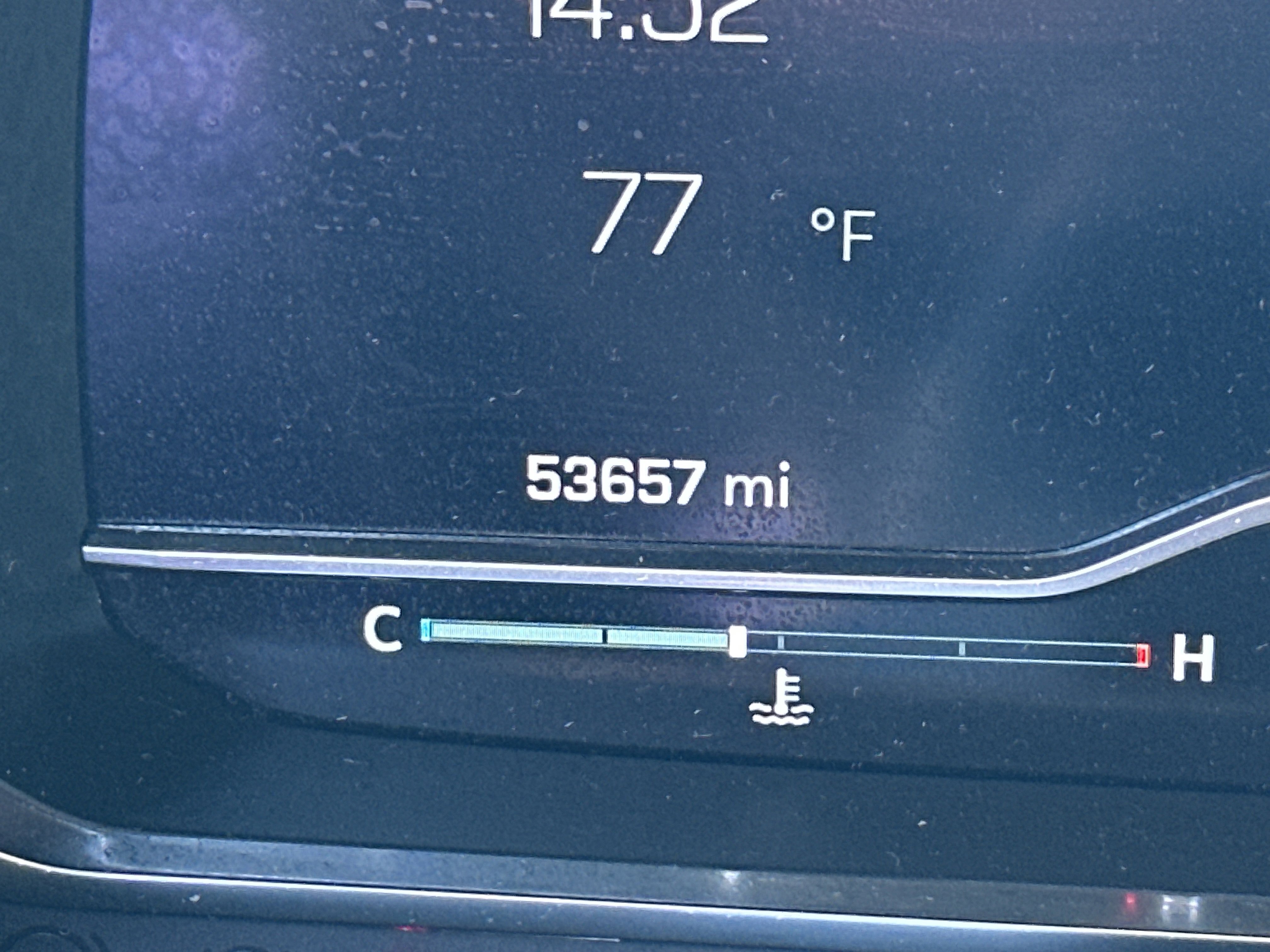 2024 Chevrolet Suburban RST photo 4