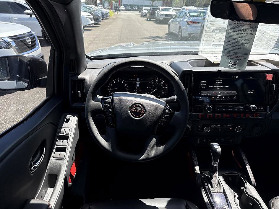 2025 Nissan Frontier PRO-4X photo 12