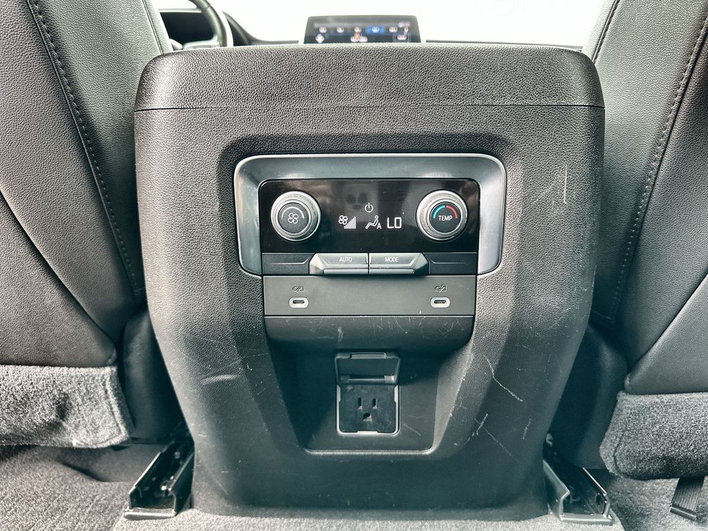 2021 Chevrolet Suburban LT photo 21