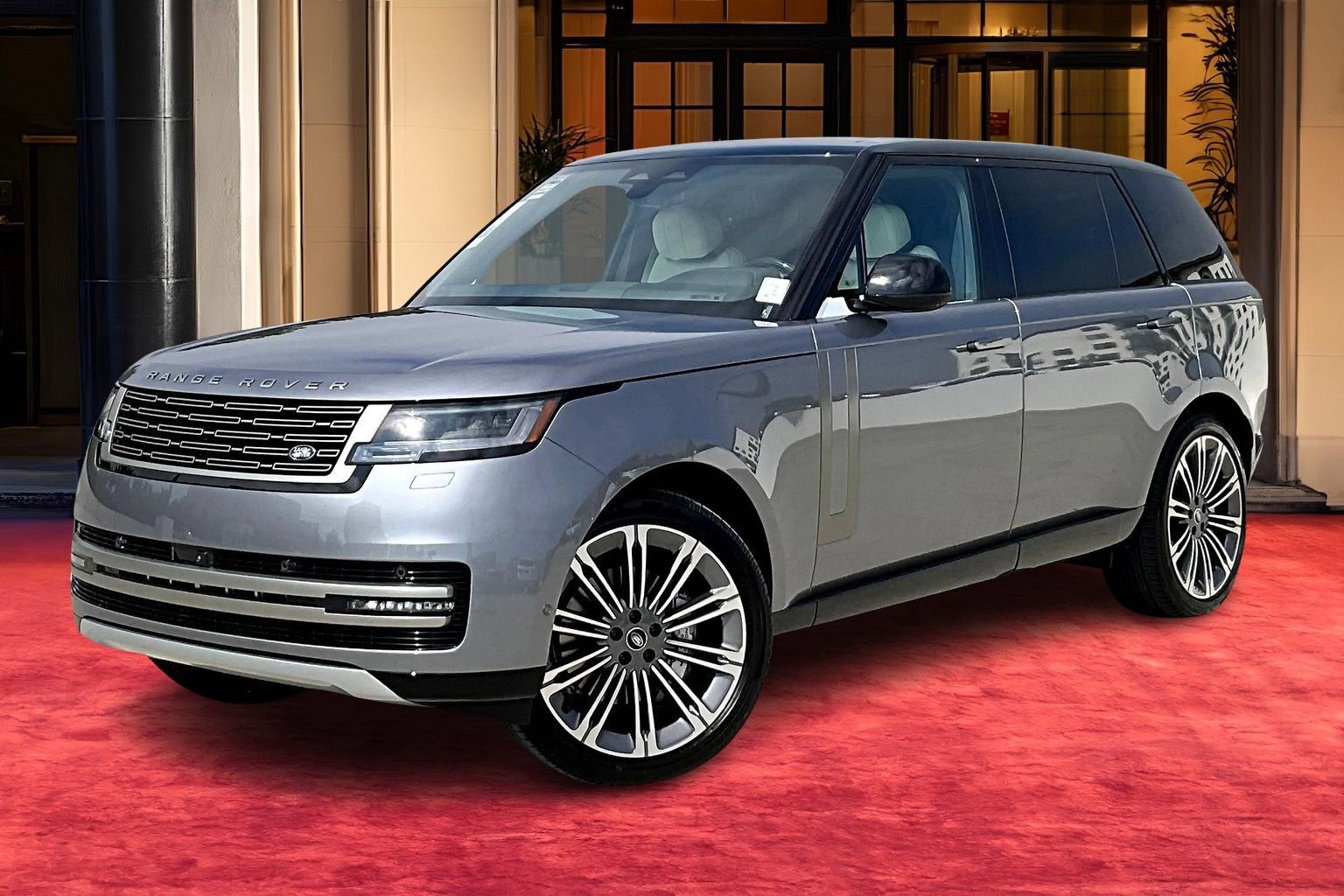 2025 Land Rover Range Rover SE's photo