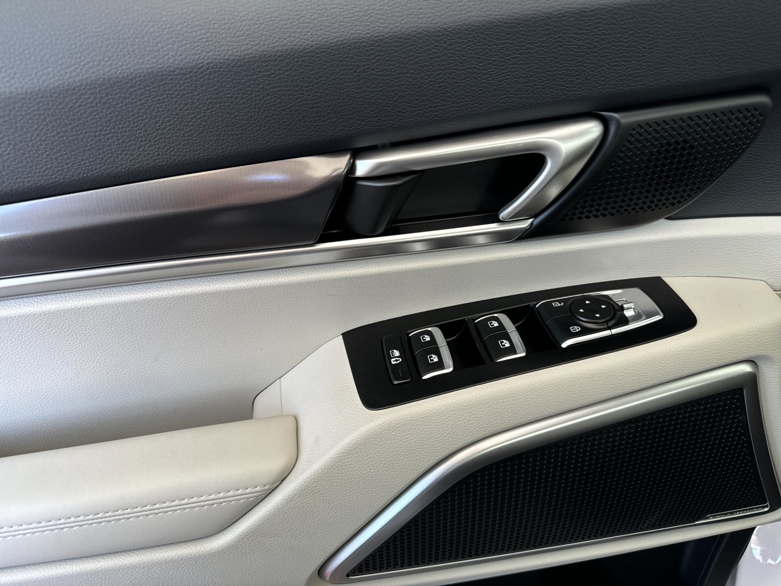 2025 Kia Telluride S photo 4